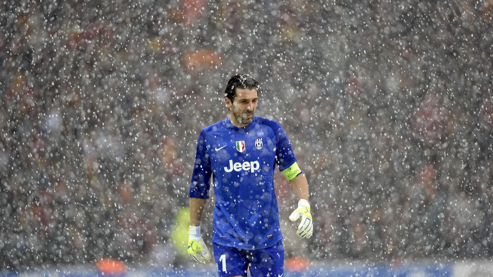 中国米兰官方-36岁丁俊晖现状：身家过亿却常住国外，大龄富二代妻子气质绝佳